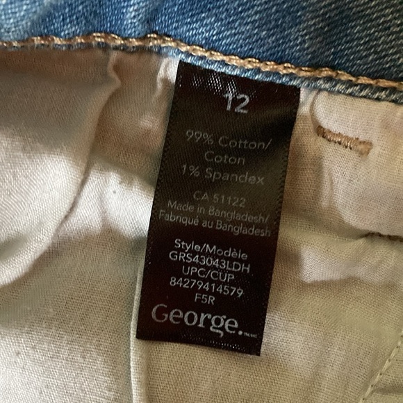 George women’s 12 jean shorts distressed high waist straight fit thru hip thigh - Picture 4 of 9